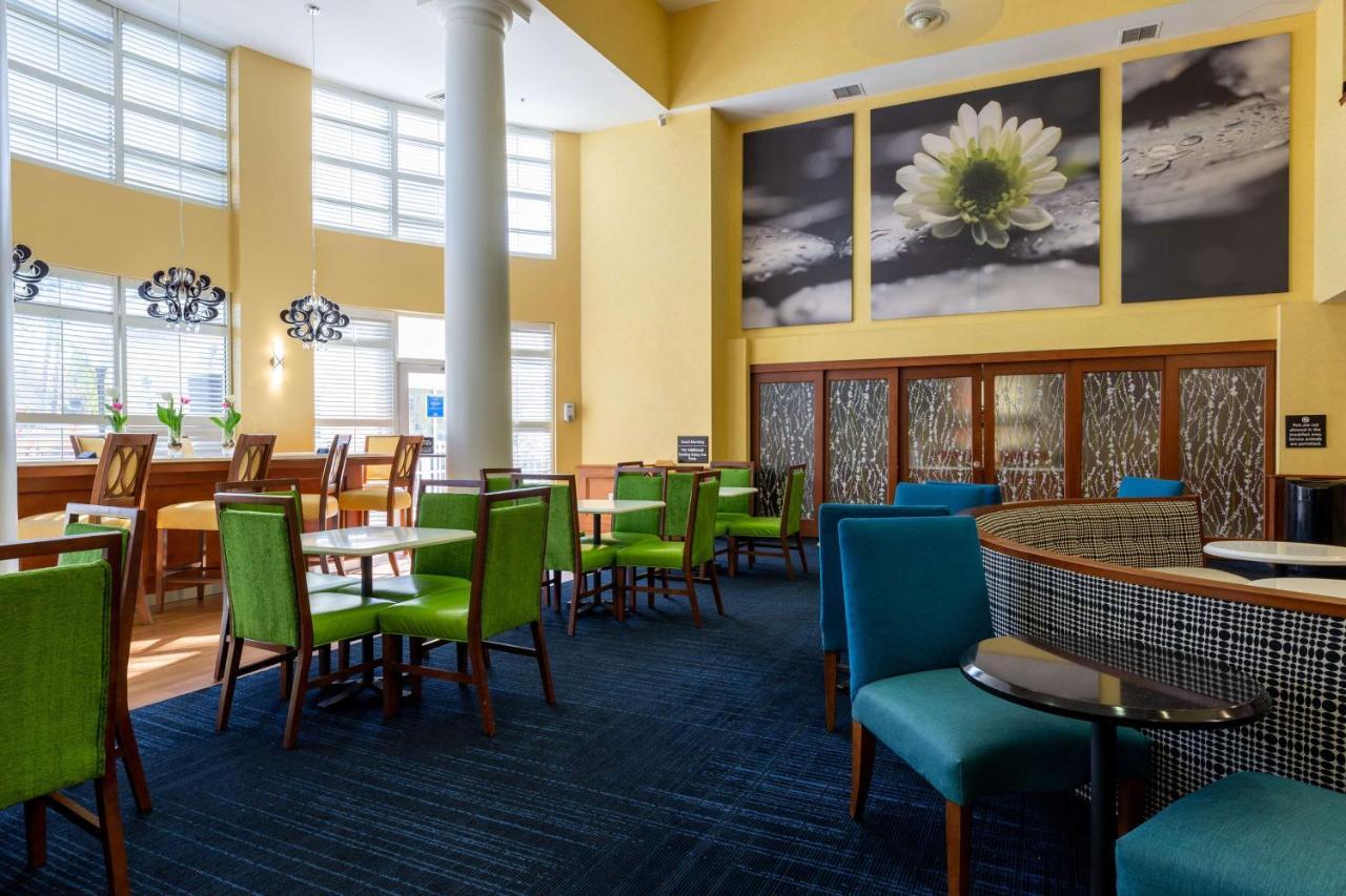 Hampton Inn & Suites Jacksonville Deerwood Park Exterior foto